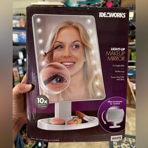 White Light-Up Makeup Mirror